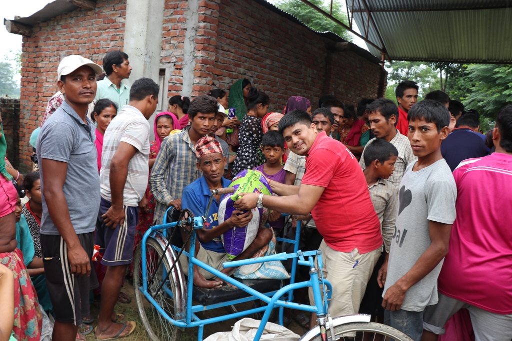 बाढीले निम्त्याएको बिन्तीरामको दुख टाउको ओतलाग्ने छाप्रो कसरी बनाउने चिन्ता