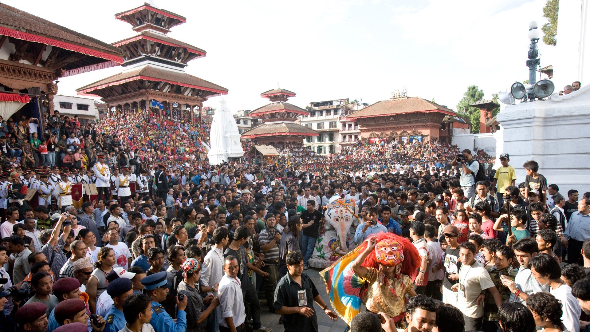 वर्षा र सहकालका देवताको पूजा गरि इन्द्रजात्रा मनाईंदै