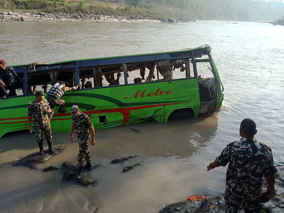 त्रिशूलीमा बस खस्दा मृतकको संख्या सात पुग्यो