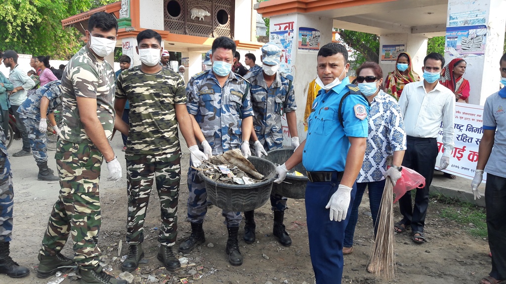 दुबै देशका सुरक्षाकर्मीद्वारा दशगजामा सरसफाई