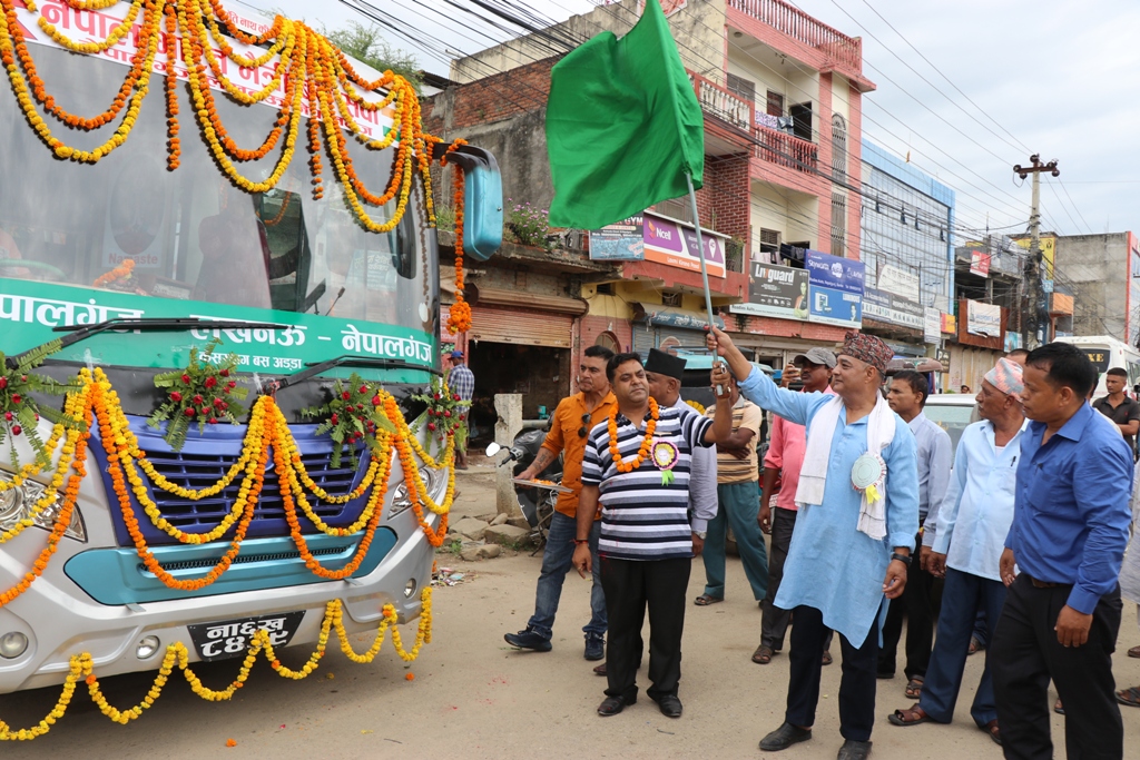 अब नेपालगञ्जबाटै सिधै लखनउ मैत्रीबस सेवा सुरु