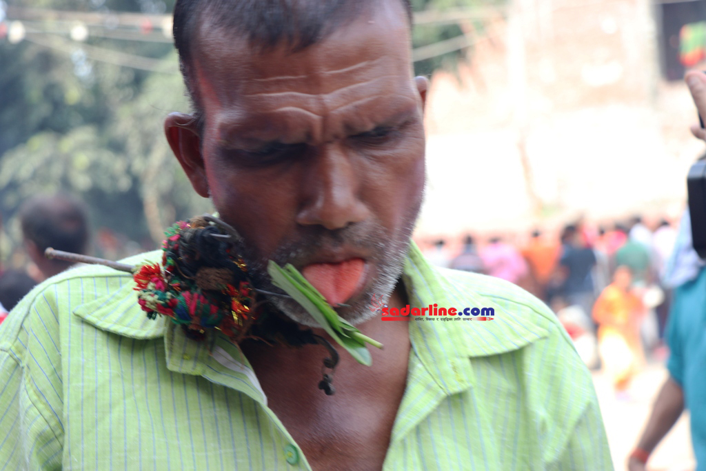 यसरी छेडिन्छ नेपालगञ्जको बागेश्वरीमा जिब्रो (फोटो फीचरसहित )