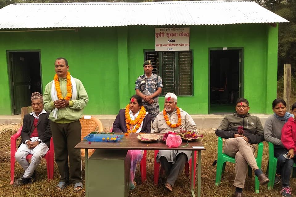 मन्त्री पौडेलद्वारा स्मार्ट कृषिगाउँको अनुगमन