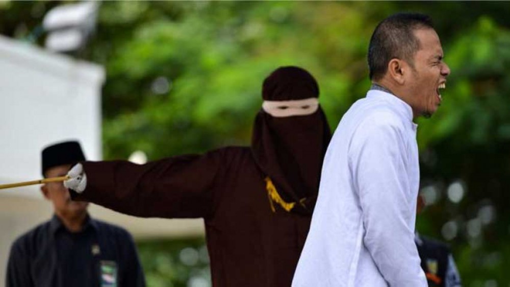 यौन दुराचारको आरोपमा इण्डोनेशियका धर्म गुरुलाई २८ कोर्रा