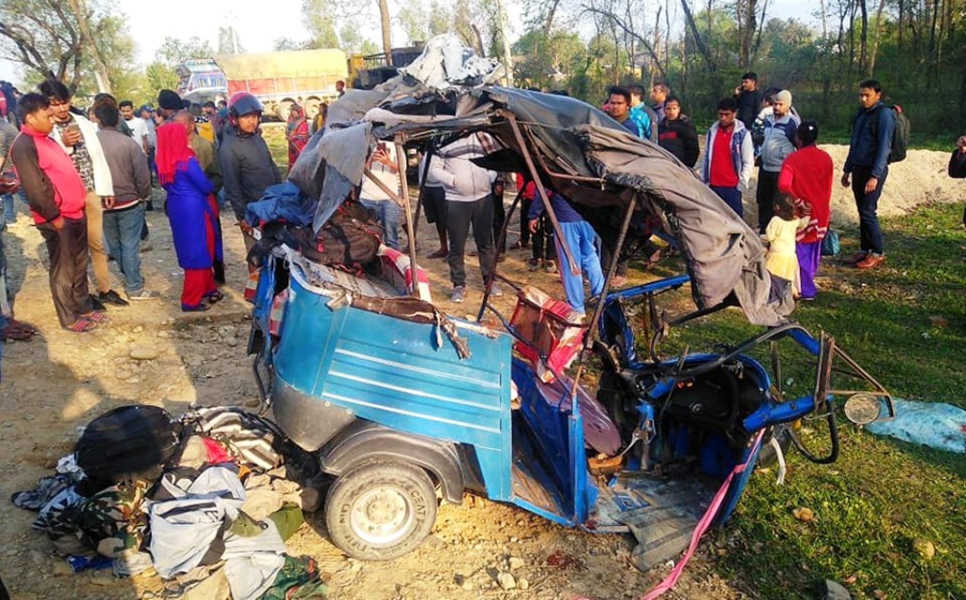 कोहलपुर चौराहमा माईक्रोबस र अटो आपसमा ठोक्किदा एकको मृत्यु तीन गम्भीर