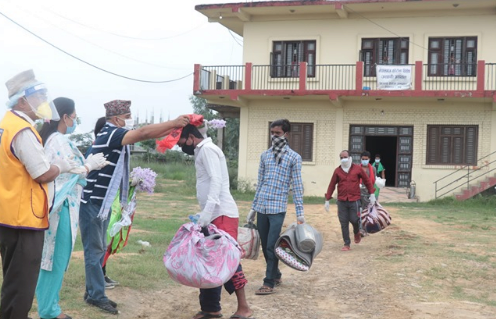 कोरोना जीतेर बाँकेका १३ जना डिस्चार्ज