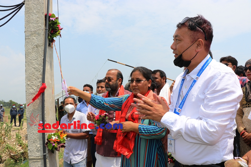 नरैनापुरमा २३ वर्षपछि विद्युत बालियो