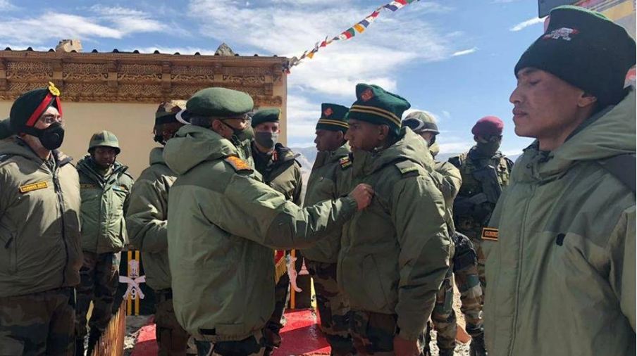 लद्दाख पुगे भारतीय सेना प्रमुख