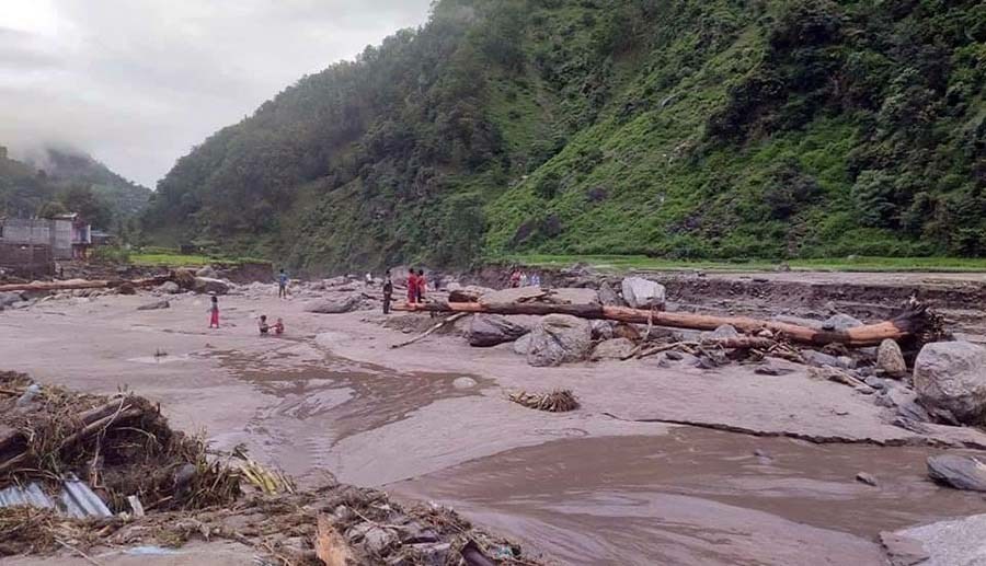 अछाममा बाढीले बगाउँदा ६ को मृत्यु, १७ बेपत्ता