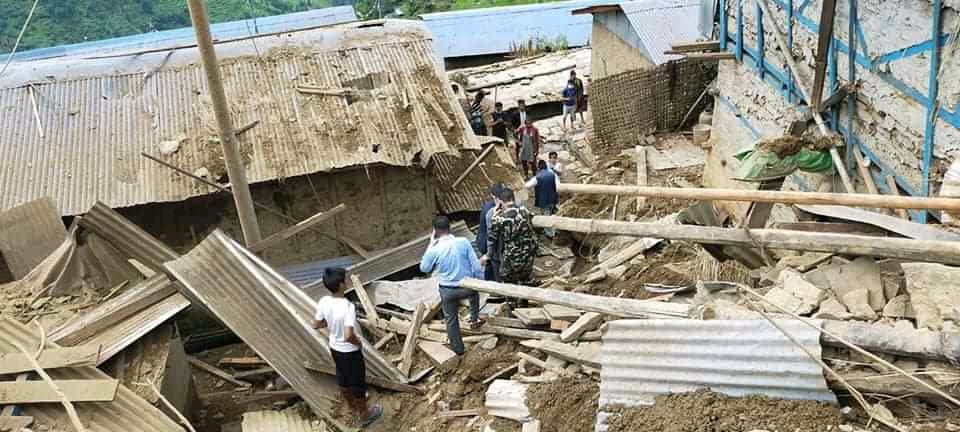 सिन्धुपाल्चोकमा पहिरो, ३८ जना बेपत्ता