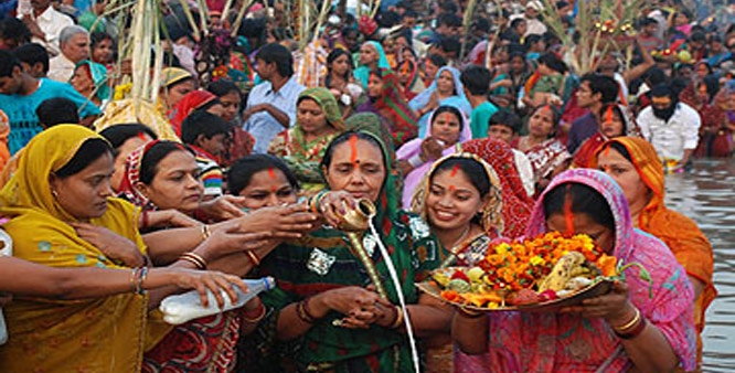 उदाउँदो सूर्यलाई अर्घ्य दिएसँगै छठ समापन