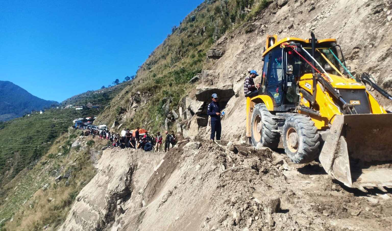 चार दिनदेखि अवरुद्ध कर्णाली राजमार्ग सुचारु