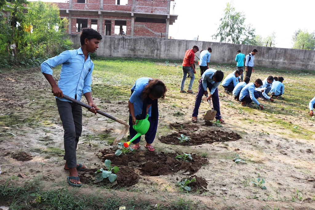 गाउमै कक्षा १२ सम्म प्राविधिक कृषि पढ्न पाउदा नरैनापुरका विद्यार्थी फुरुङ्ग