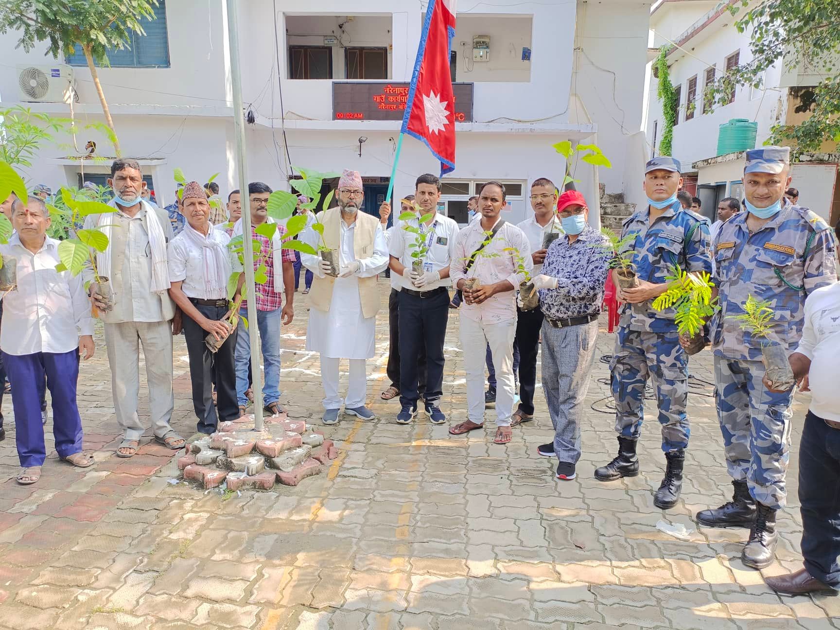 संबिधान दिवसका अवसरमा नरैनापुरमा बृक्षारोपण