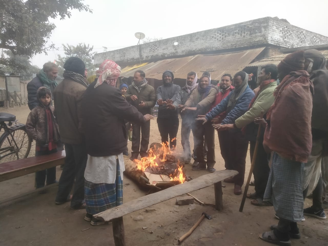 डुडुवा गाउँपालिका वडा नं. ६ मा दाउरा वितरण