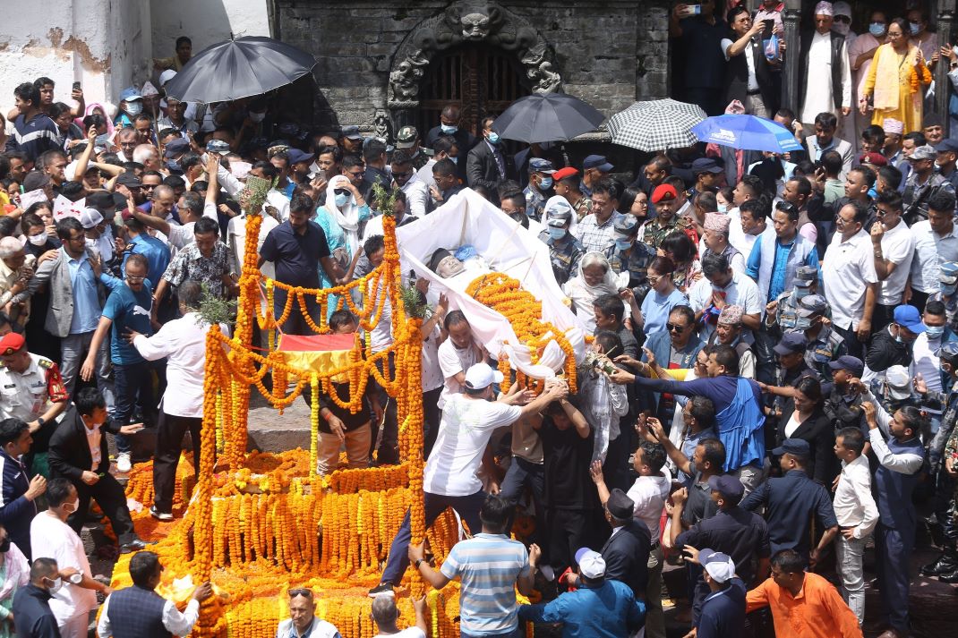 एमाले नेता नेम्वाङको अन्त्येष्टि, दुई छोराले दिए दागबत्ती