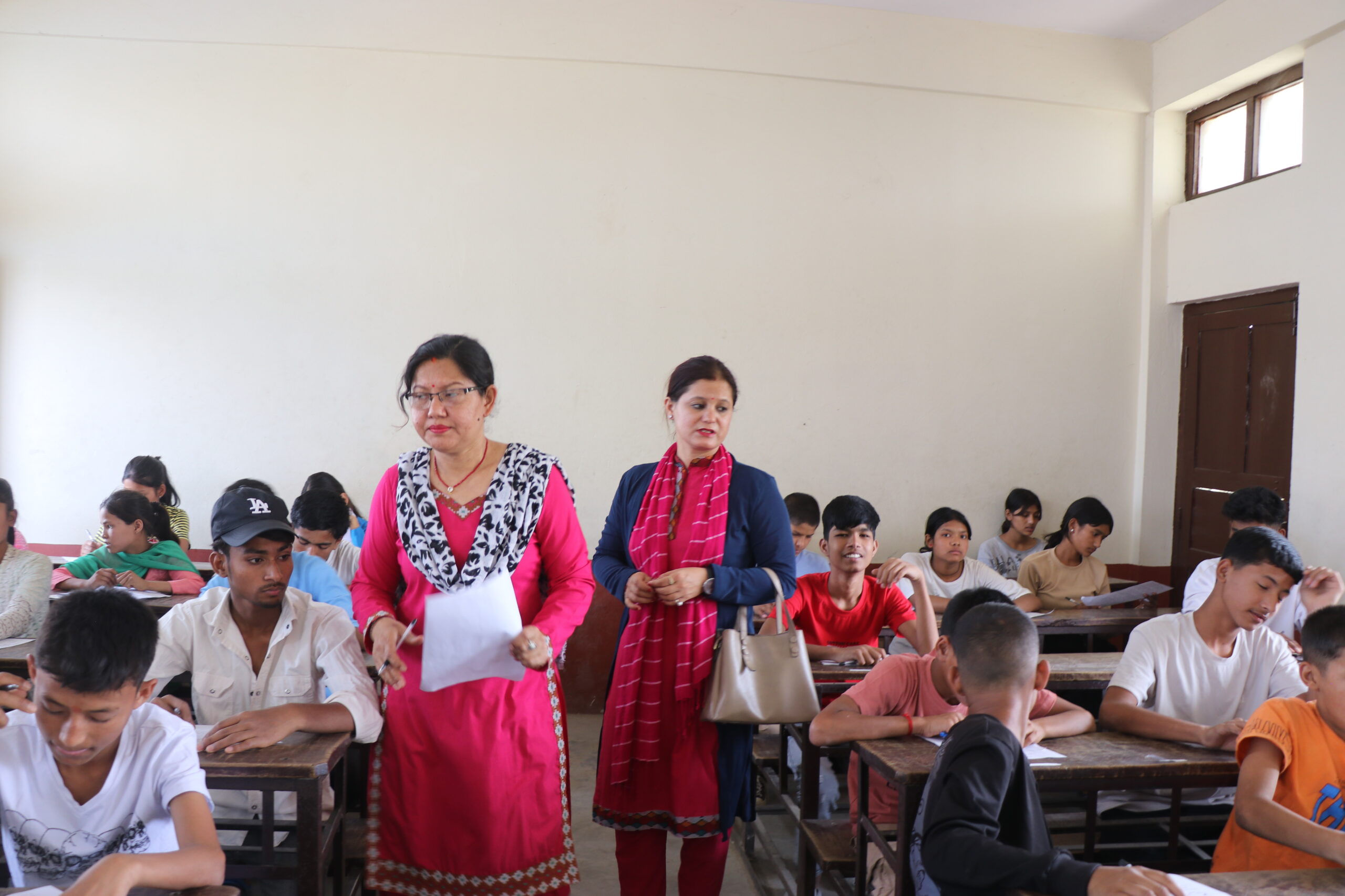प्रवेश परीक्षा लिएर विद्यार्थी भर्ना लिदै नेपालगञ्जको धम्बोझी मावि