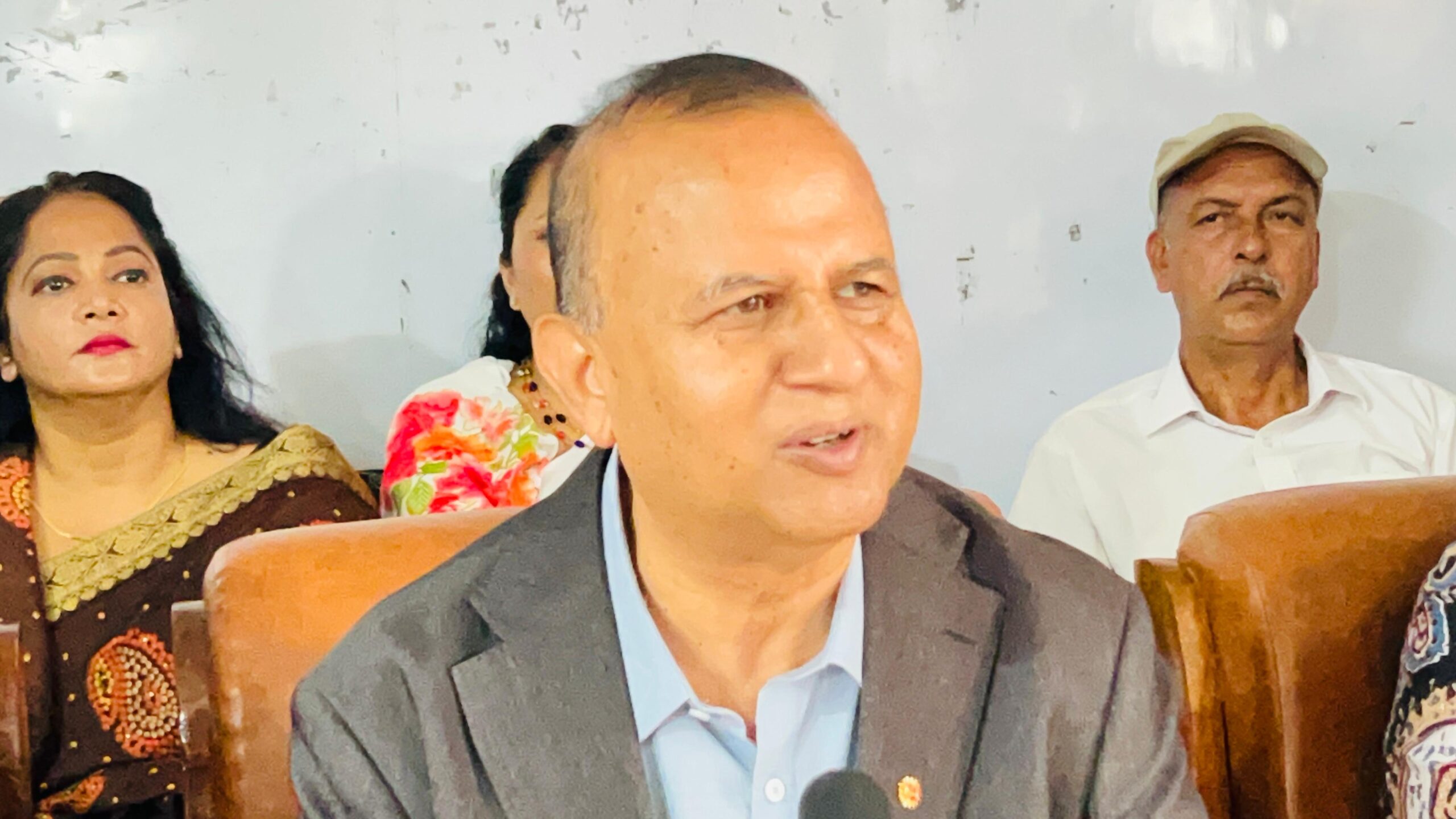 ‘पूर्व राष्ट्रपति पार्टीको राजनीतिमा फर्किन खोज्नु गणतन्त्रका लागि खतरा’