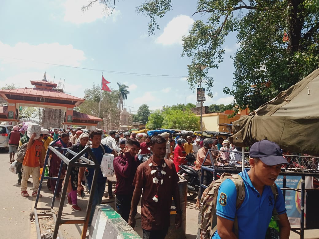 दशै मानाउन जमुनाह नाका हुदै डेढ लाखबढी नेपाली फर्किए