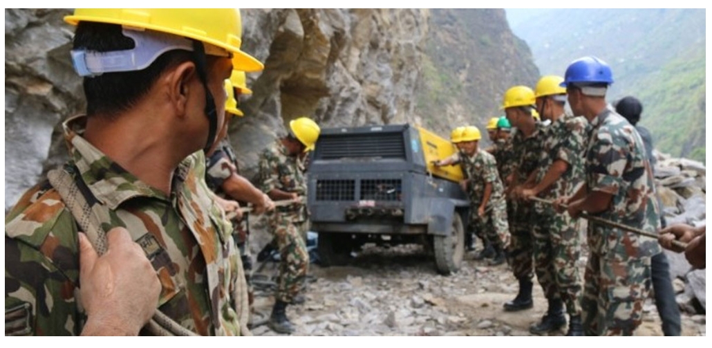 कर्णाली करिडोरमा सुख्खा पहिरो खस्दा एक जना मजदुर पुरिए