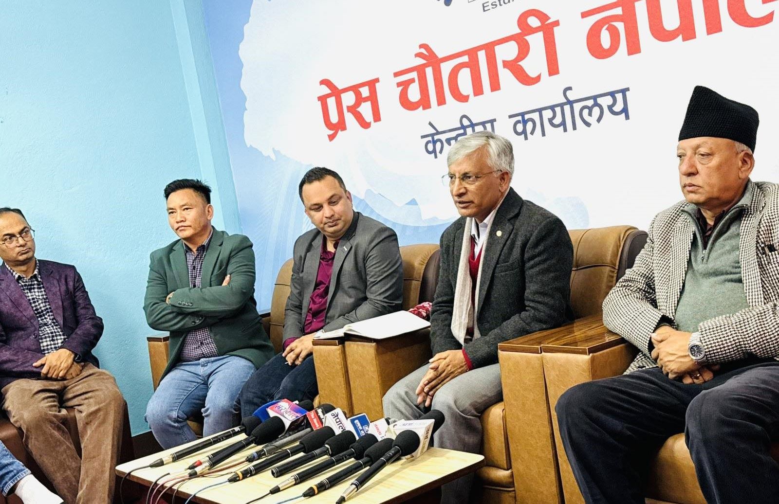 ‘अध्यक्ष ओलीको विपक्षमा उभिनुपर्ने कुनै कारण छैन’