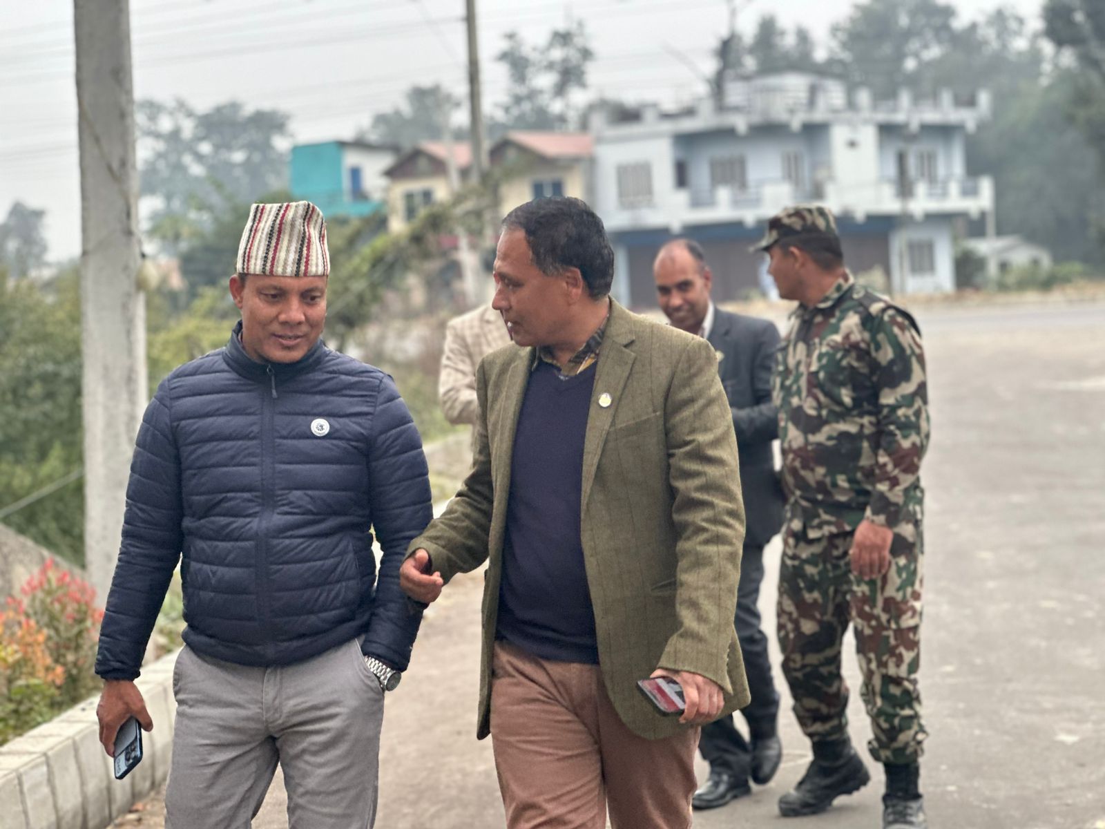 मन्त्री कुलमान घिसिङ र पुर्व मन्त्री खड्ग बस्नेत बीच भेटवार्ता